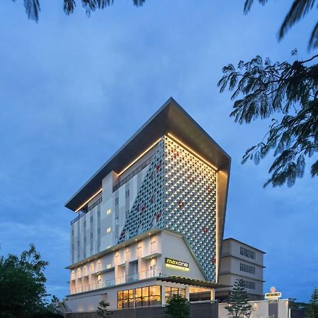 Maxonehotels At Kota Harapan Indah-Bekasi Buitenkant foto