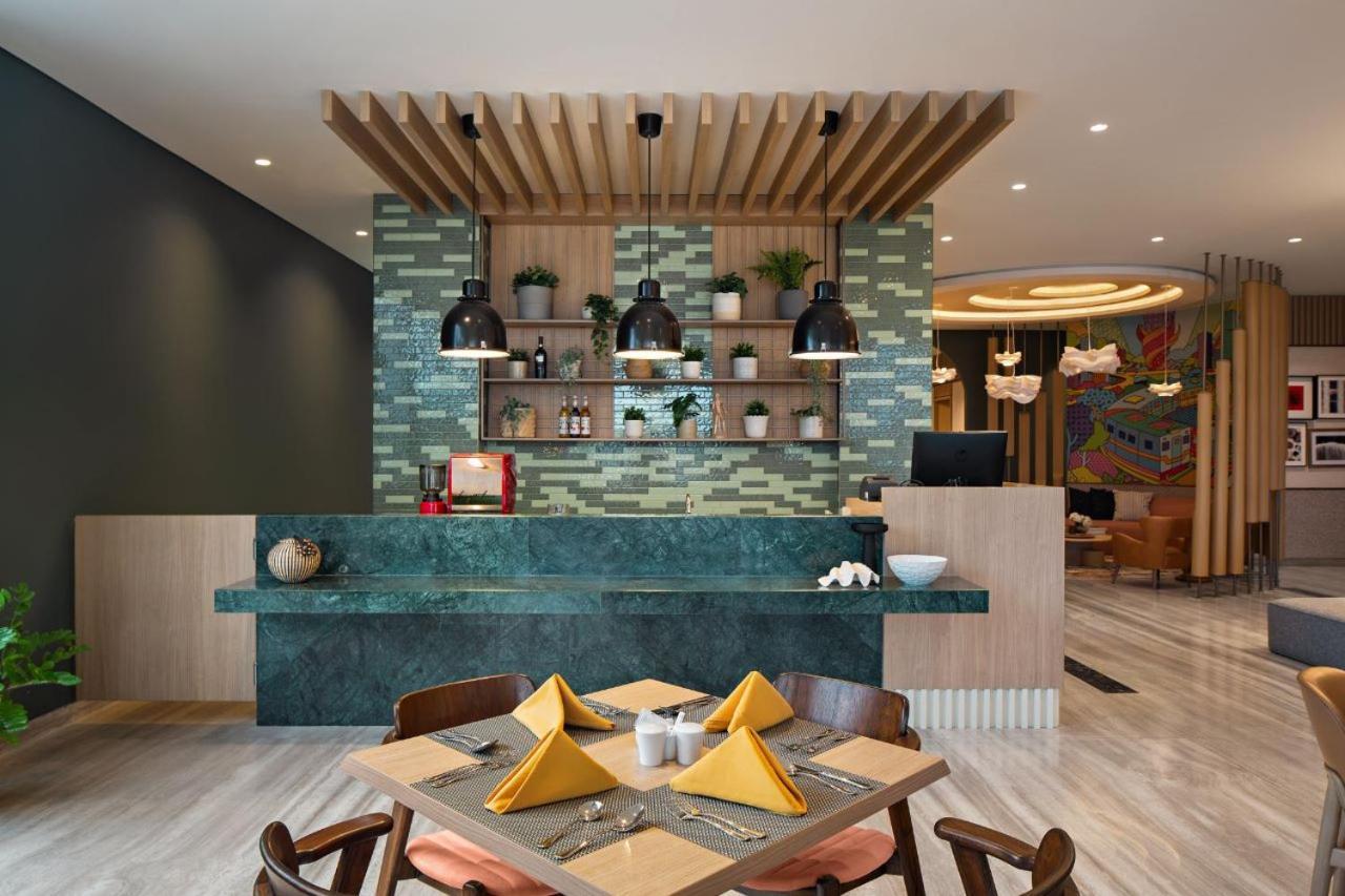Maxonehotels At Kota Harapan Indah-Bekasi Buitenkant foto