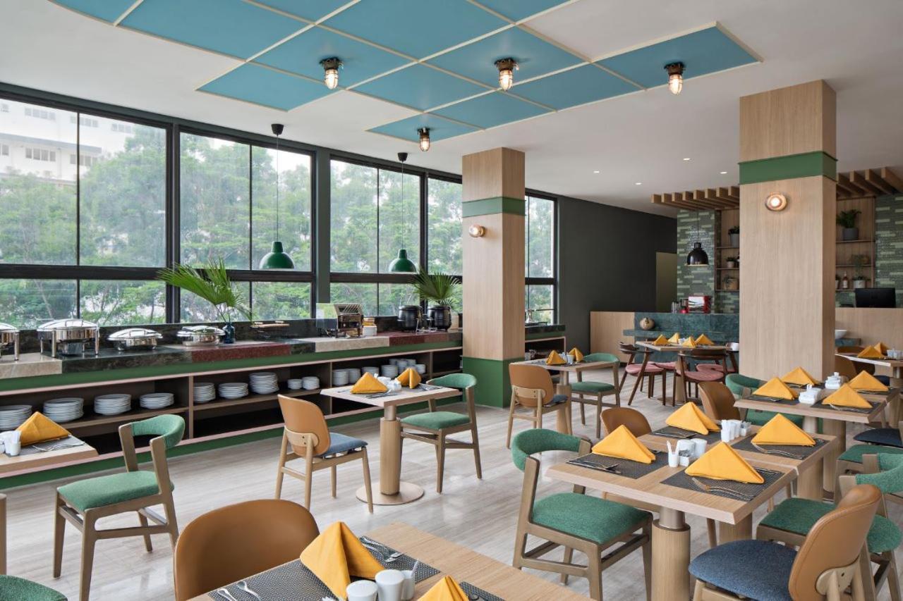 Maxonehotels At Kota Harapan Indah-Bekasi Buitenkant foto