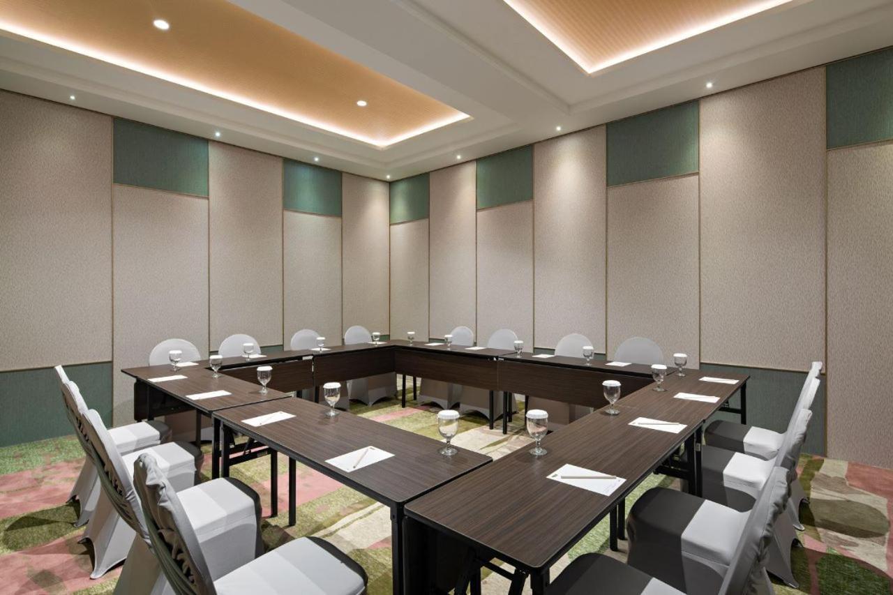 Maxonehotels At Kota Harapan Indah-Bekasi Buitenkant foto