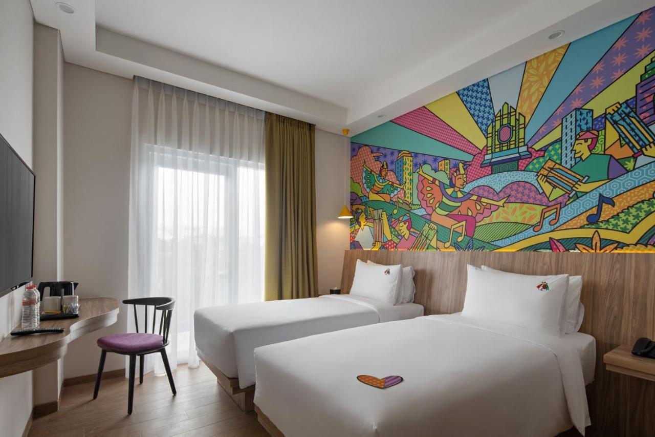 Maxonehotels At Kota Harapan Indah-Bekasi Buitenkant foto