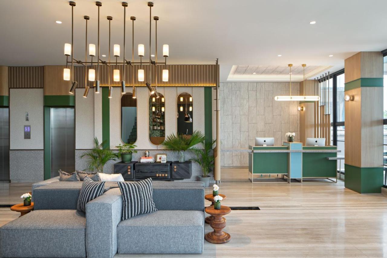 Maxonehotels At Kota Harapan Indah-Bekasi Buitenkant foto