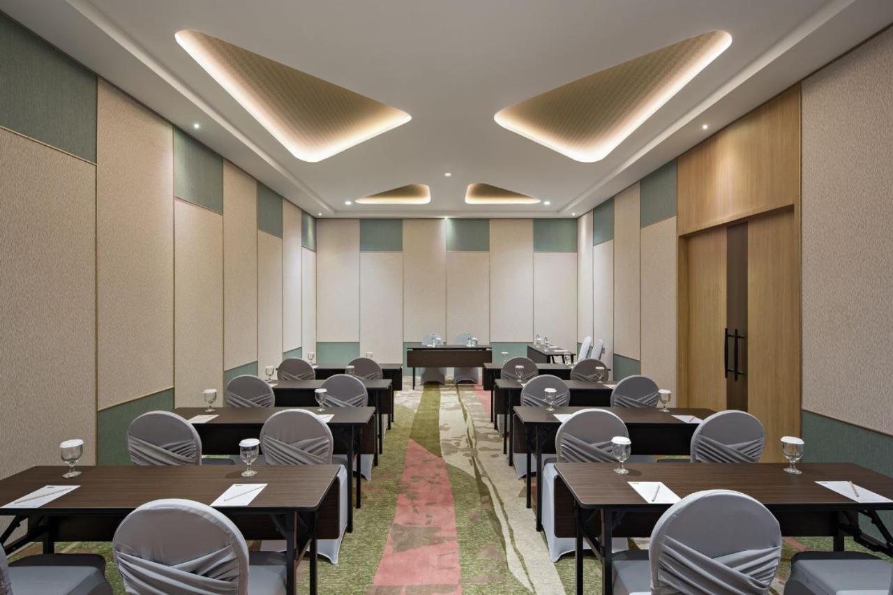 Maxonehotels At Kota Harapan Indah-Bekasi Buitenkant foto