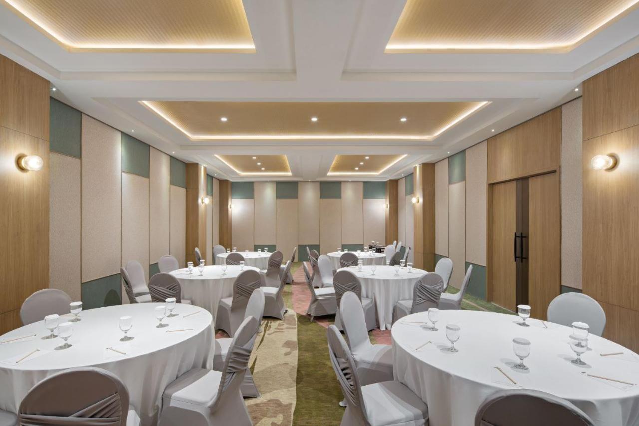 Maxonehotels At Kota Harapan Indah-Bekasi Buitenkant foto