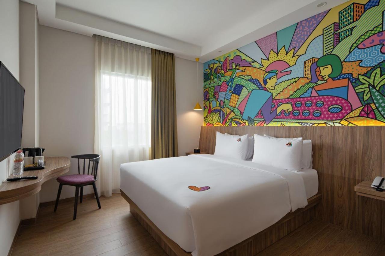 Maxonehotels At Kota Harapan Indah-Bekasi Buitenkant foto