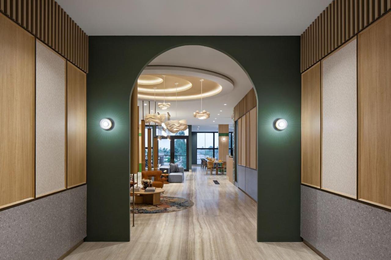 Maxonehotels At Kota Harapan Indah-Bekasi Buitenkant foto